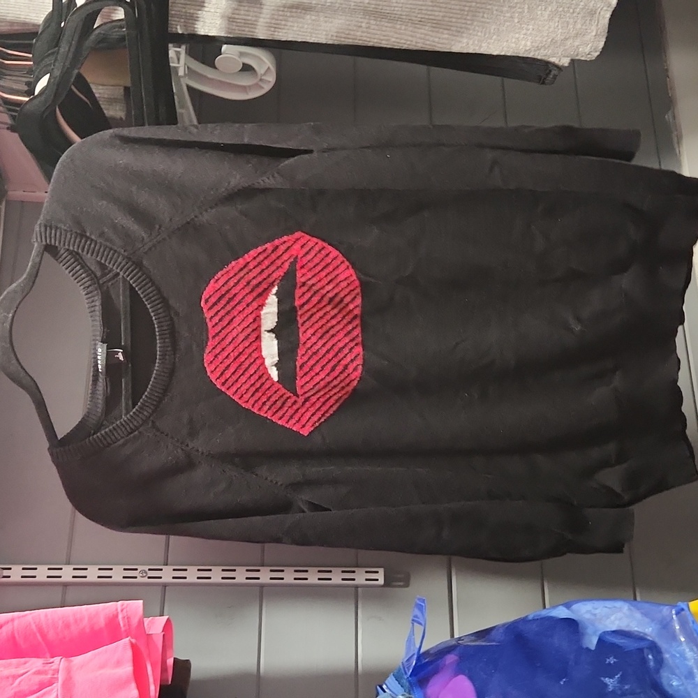 Torrid lip sweater size 2